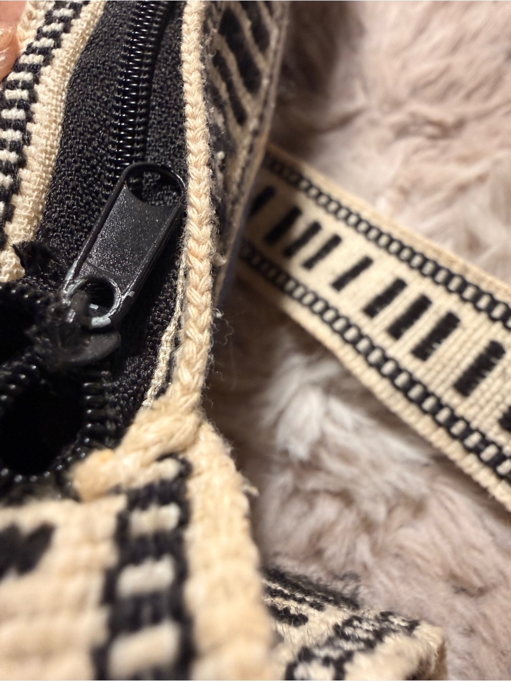Handwoven Geometric Crossbody Bag in Multicolor - Picture 7 of 7